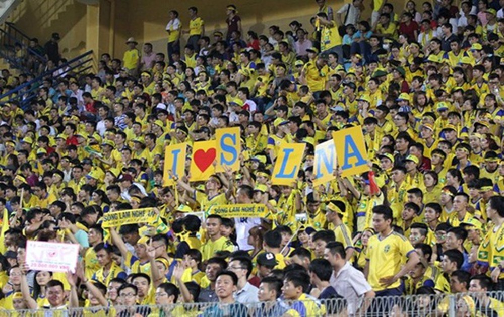 CĐV SLNA lên kế hoạch phủ kín SVĐ Thống Nhất. Ảnh: Báo Nghệ An