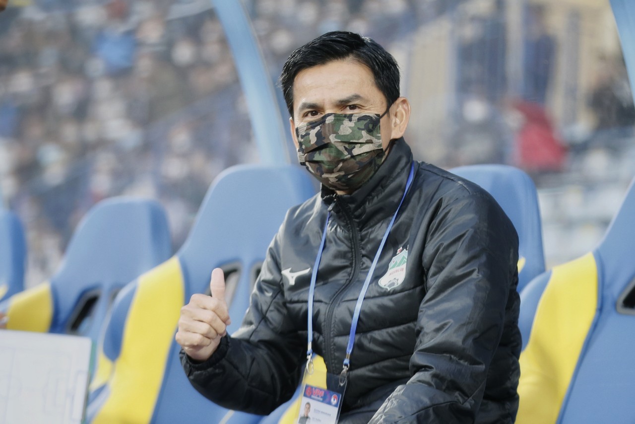 HLV Kiatisak bỏ ngỏ khả năng quay trở lại ở trận Viettel. Ảnh: Ngọc Linh
