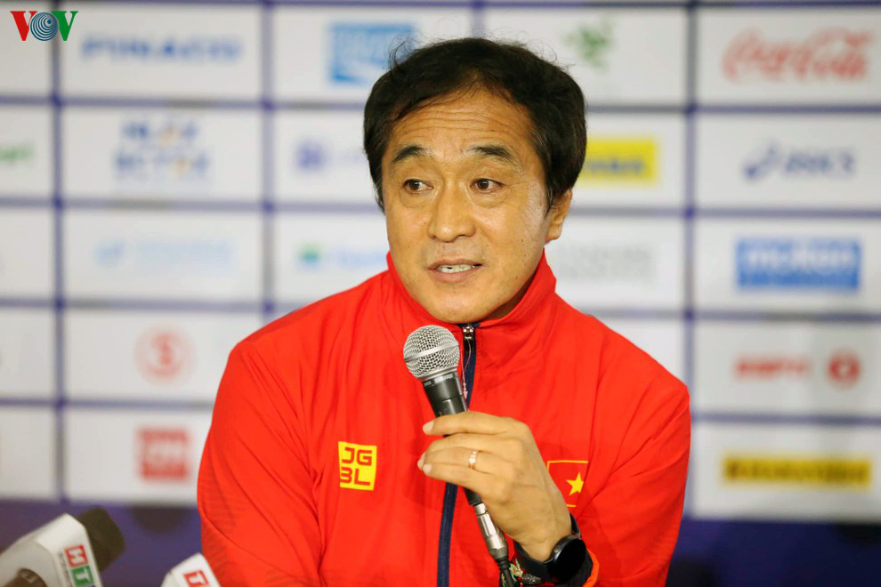 Trợ lý HLV Lee Young - Jin sẽ nắm quyền tại U23 Việt Nam. Ảnh: VFF