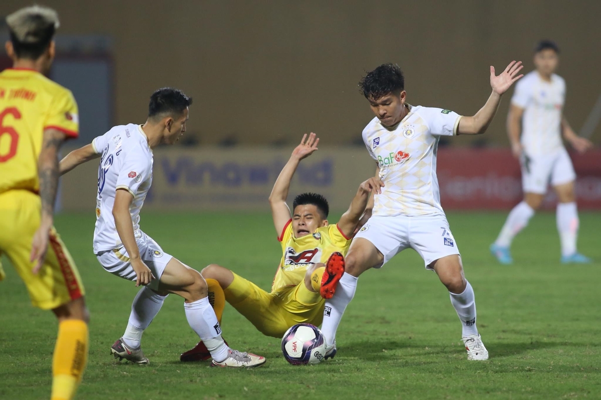 CLB Hà Nội (trắng) có chiến thắng nhọc nhằn trước Thanh Hóa. Ảnh: CLB Hà Nội