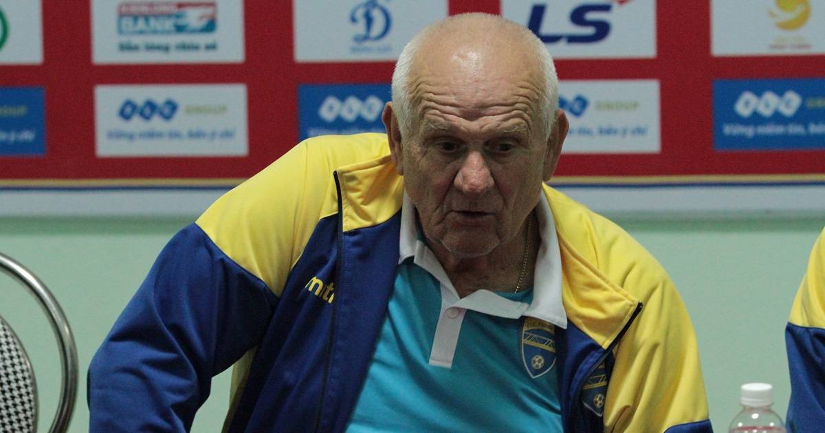 HLV Ljupko Petrovic chê Quang Hải không đá được ở châu Âu. Ảnh: Internet