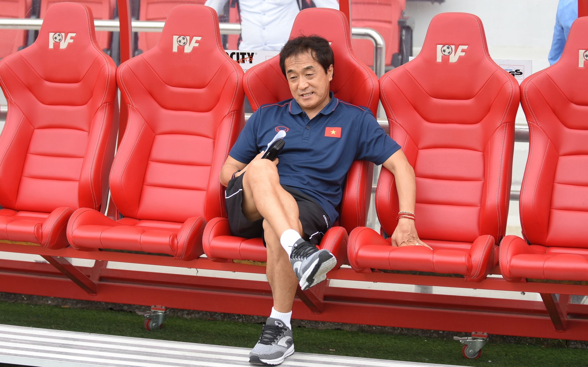 Quyền HLV Lee Young - Jin không cùng U23 Việt Nam sang UAE. Ảnh: VFF