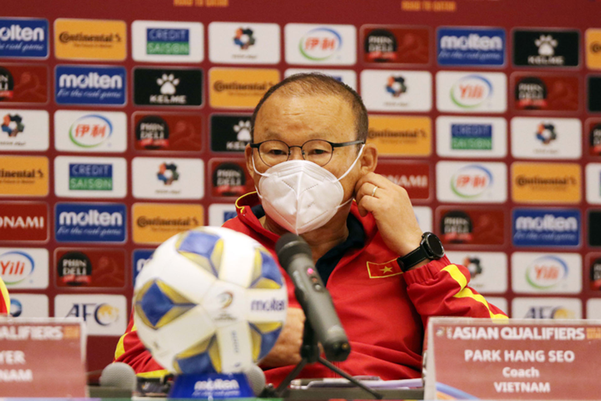 Họp báo Việt Nam vs Oman: HLV Ivankovic phát biểu tự tin, Thầy Park đáp trả ‘cực gắt’ 1