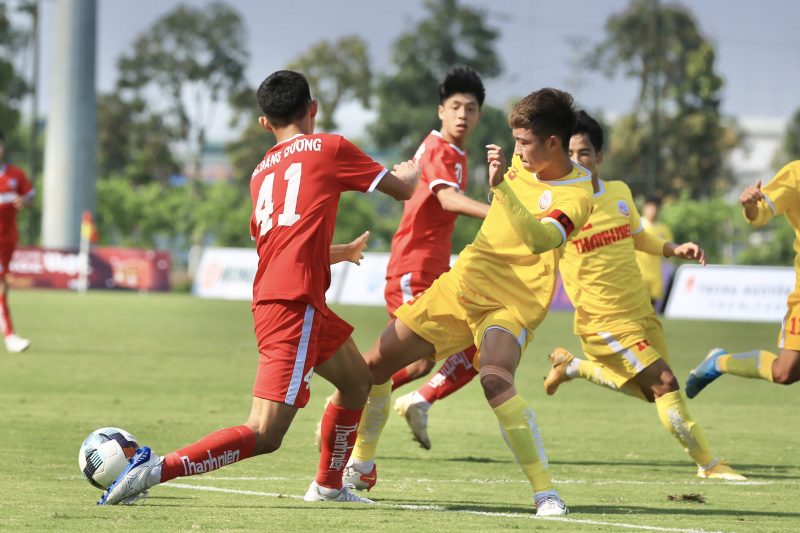 U19 Hà Nội (vàng) ngược dòng đánh bại U19 Viettel ở chung kết. Ảnh: Internet
