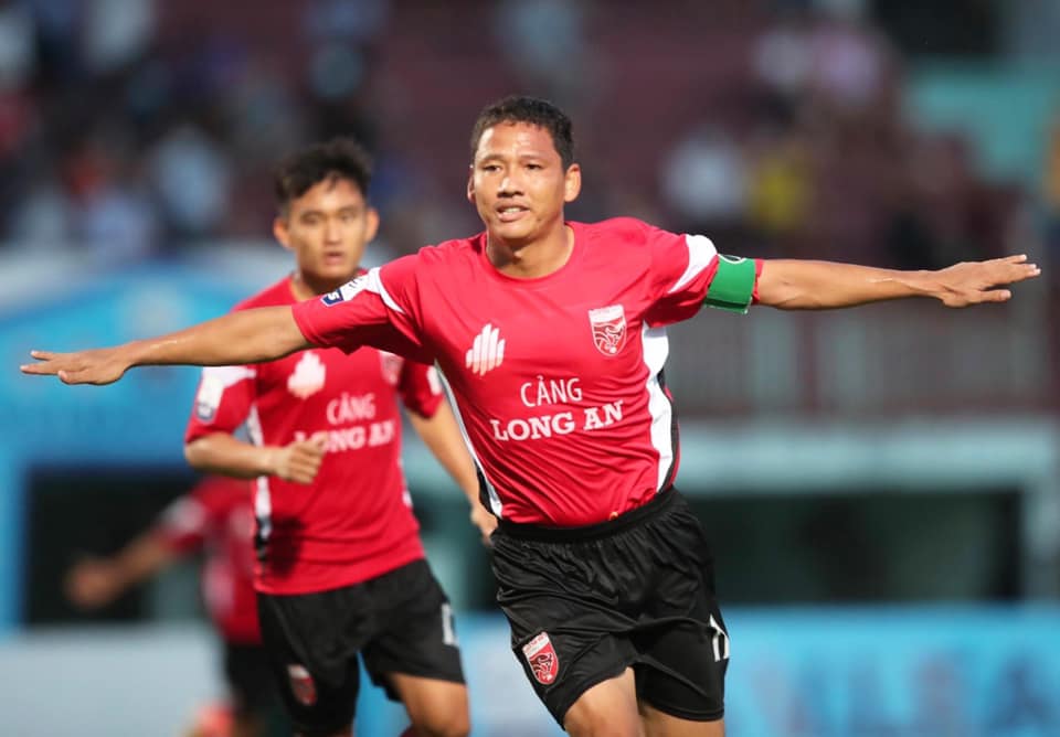 Một mình Anh Đức là chưa đủ để giúp ĐTLA tạo bất ngờ trước Thanh Hóa. Ảnh: Internet