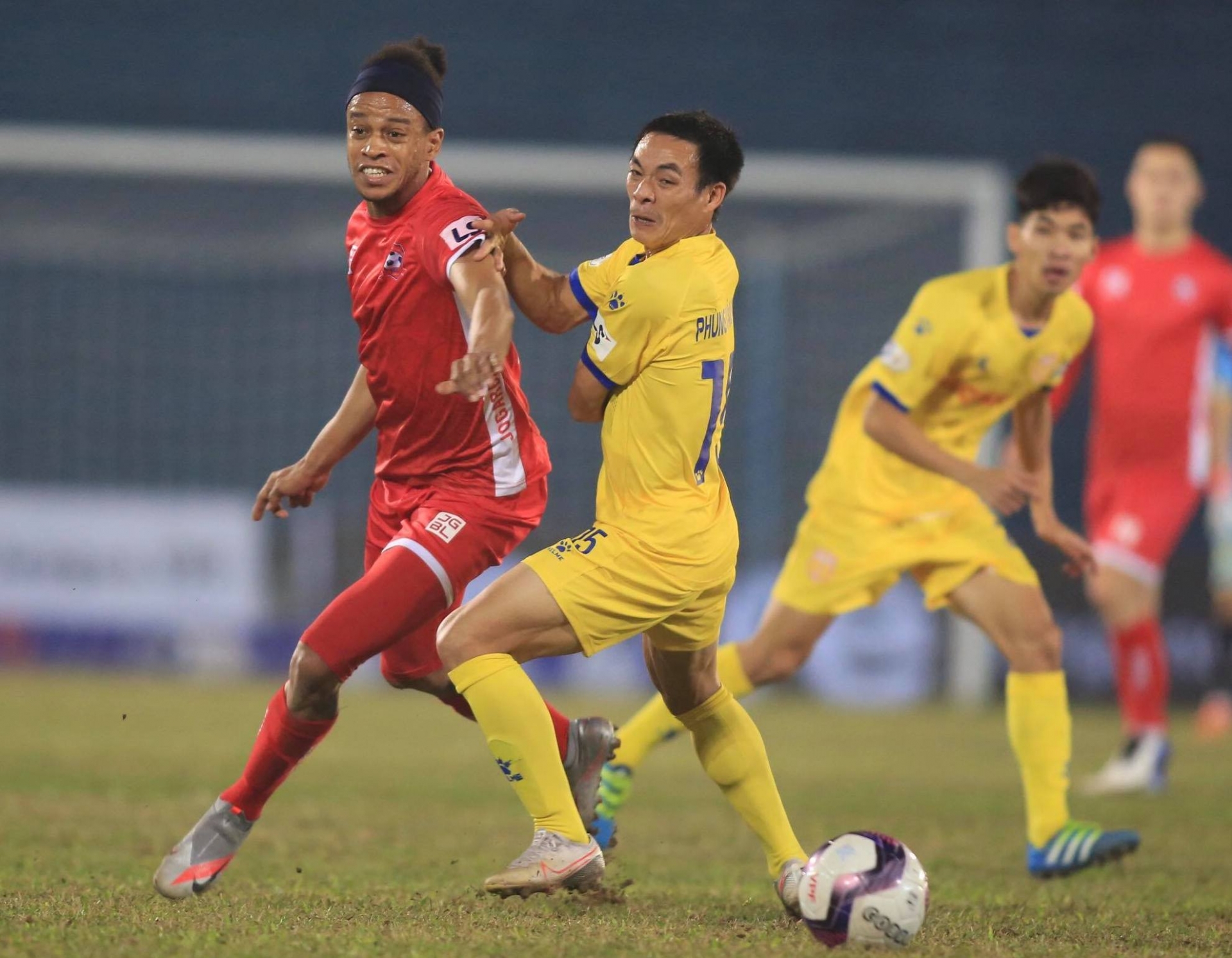 Hải Phòng (đỏ) được đánh giá nhỉnh hơn Bình Đình. Ảnh: Internet