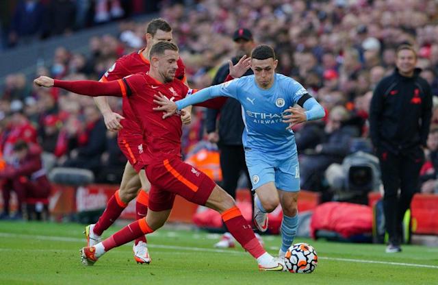 Man City (xanh) không được phép thua trước Liverpool. Ảnh: Internet