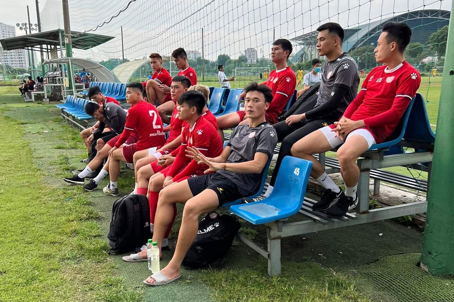 Bùi Tiến Dũng cùng các đồng đội bỏ tập. Ảnh: Internet