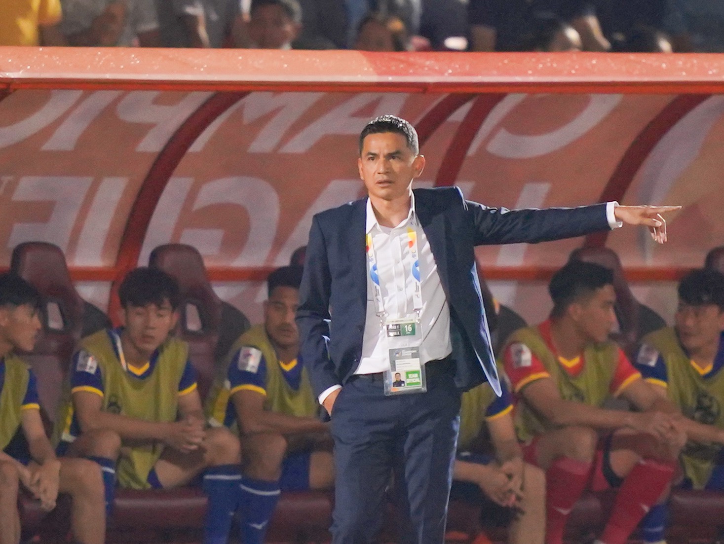 HLV Kiatisak hài lòng với kết quả của trận đấu. Ảnh: Internet