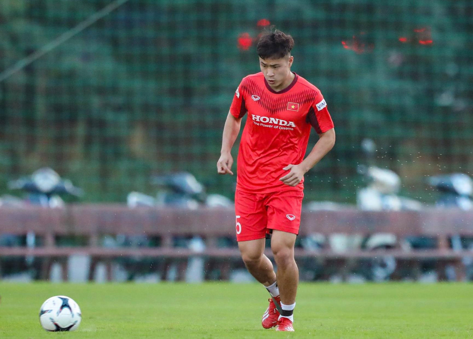 Văn Tới cần phải nỗ lực hơn nữa để cạnh tranh một suất đá chính tại SEA Games 31. Ảnh: Internet