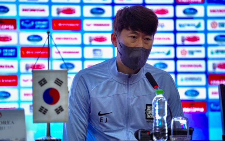 HLV trưởng Kim Eun-jung phát biểu ở buổi họp báo. Ảnh: Internet HLV trưởng Kim Eun-jung phát biểu ở buổi họp báo. Ảnh: Internet