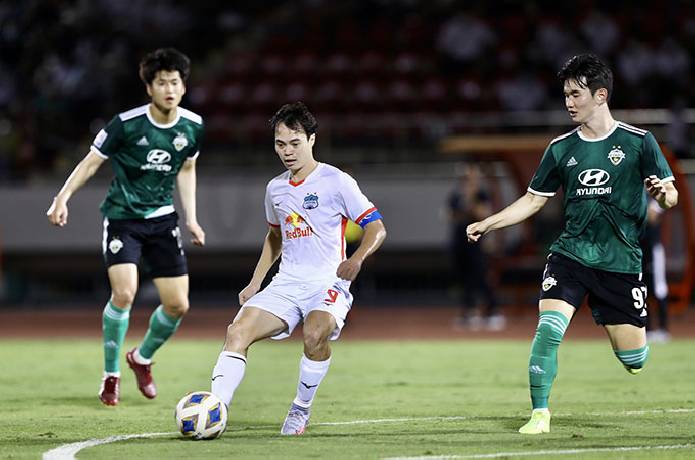 HAGL sẽ gặp đôi chút bất lợi khi thi đấu khung 21h00. Ảnh: Internet