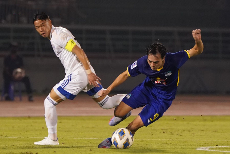 Văn Toàn sẽ gây ra nhiều khó khăn cho hàng thủ Yokohama. Ảnh: Internet