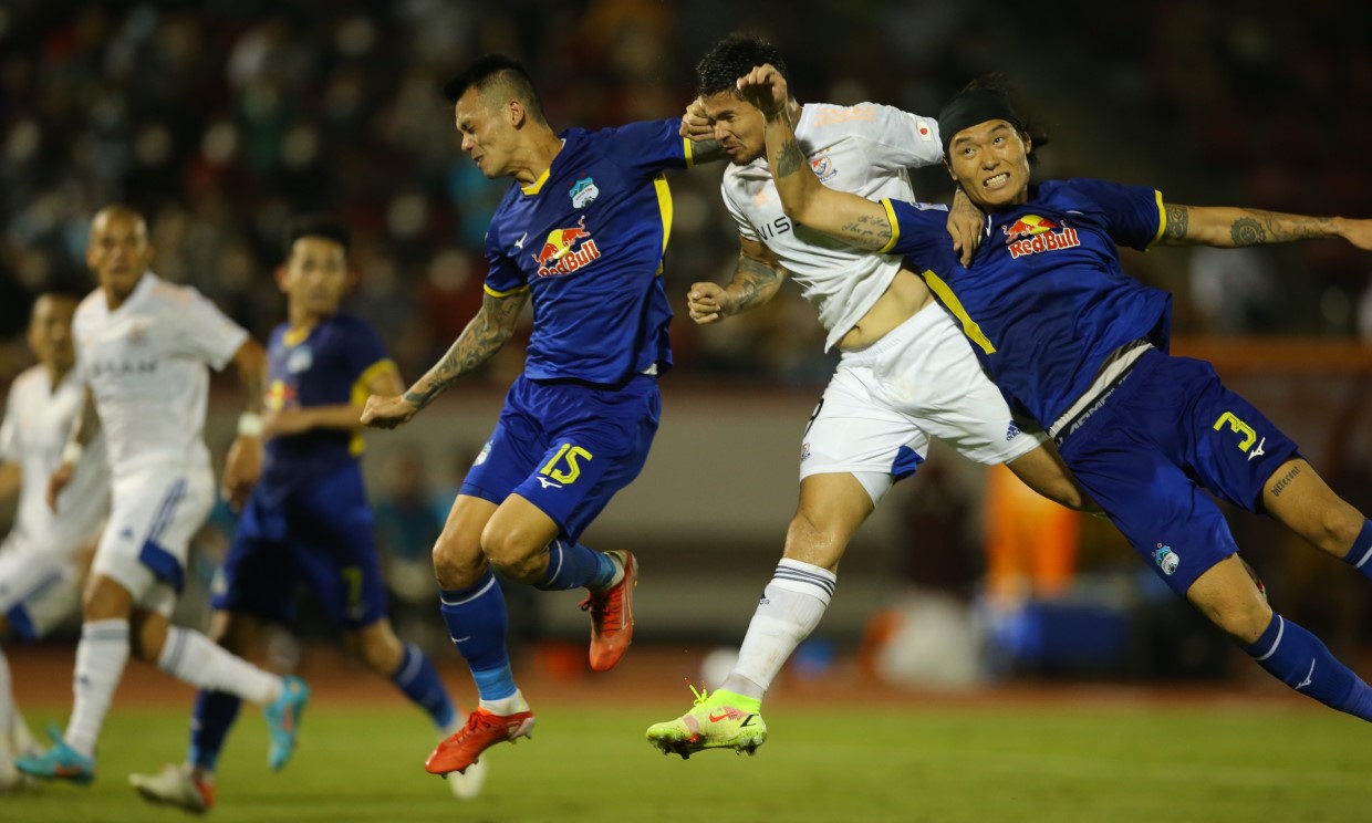 HAGL tỏ ra yếu thế ở những tình huống cố định. Ảnh: Internet