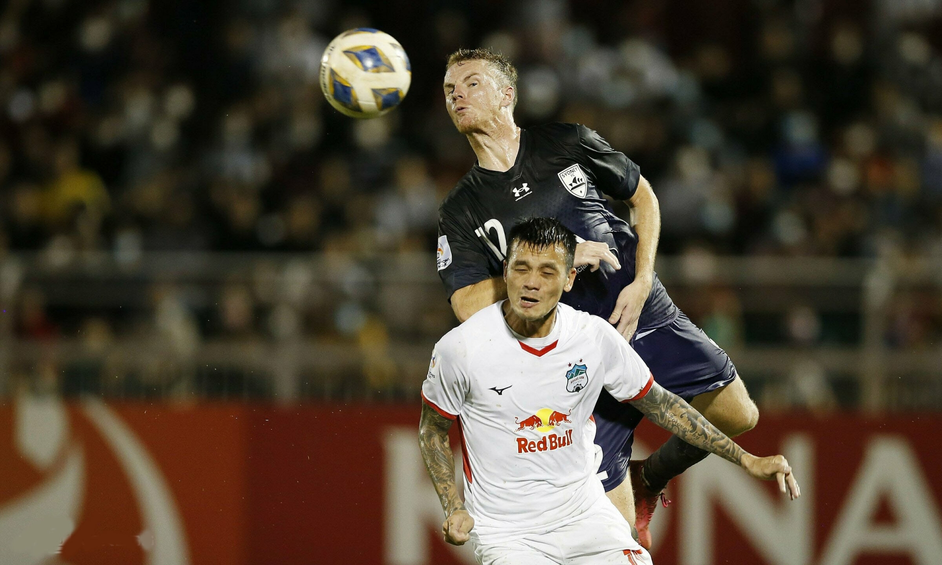 Hữu Tuấn chơi đầy nỗ lực trong chiến thắng trước Sydney. Ảnh: Internet