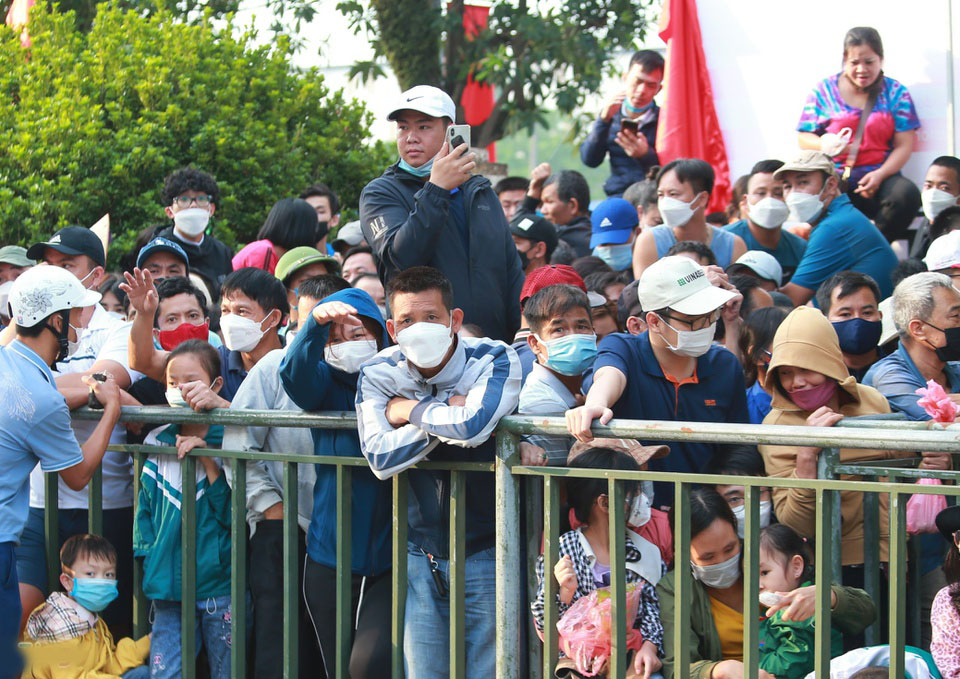 Rất đông NHM đã xếp hàng từ rất sớm nhằm sở hữu tấm vé xem U23 Việt Nam thi đấu. Ảnh: Internet