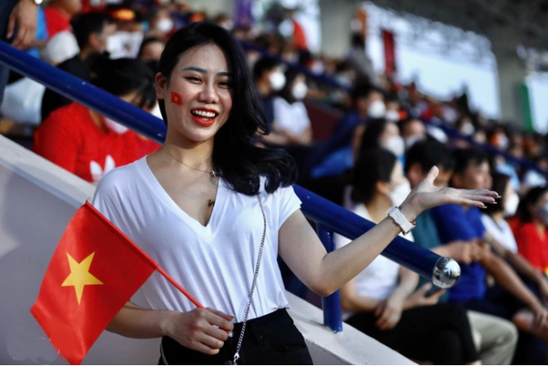 Khán đài sân Việt Trì đang nóng dần. Ảnh: Internet Khán đài sân Việt Trì đang nóng dần. Ảnh: Internet