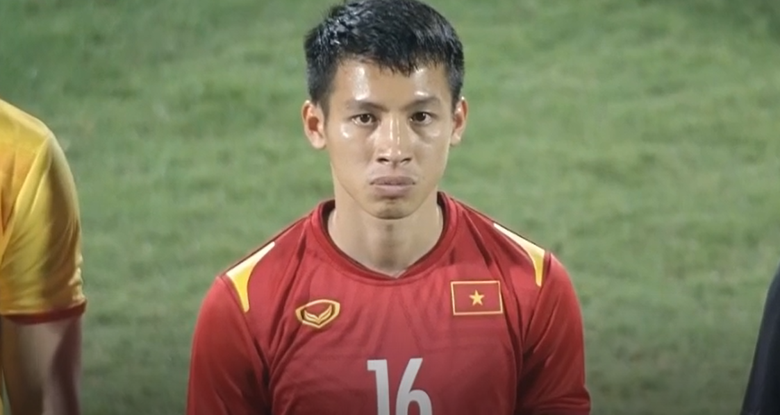 Hùng Dũng đeo băng đội trưởng của U23 Việt Nam Hùng Dũng đeo băng đội trưởng của U23 Việt Nam