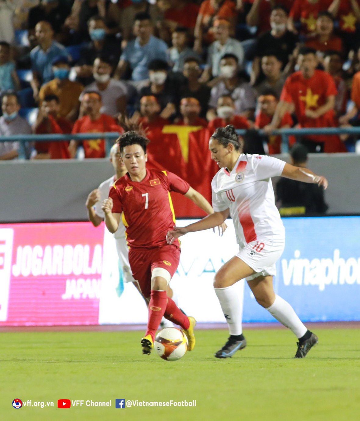 Tuyết Dung gỡ hòa cho ĐT Việt Nam ở cuối hiệp 1. Ảnh: VFF