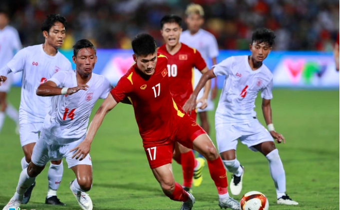 Hùng Dũng rực sáng trong cơn mưa tại Việt Trì, U23 Việt Nam rộng cửa vào bán kết SEA Games 31 5