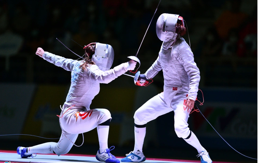 VĐV Bùi Thị Thu Hà thi đấu trận chung kết với Ong Shu Hui Jessica. Ảnh: Internet