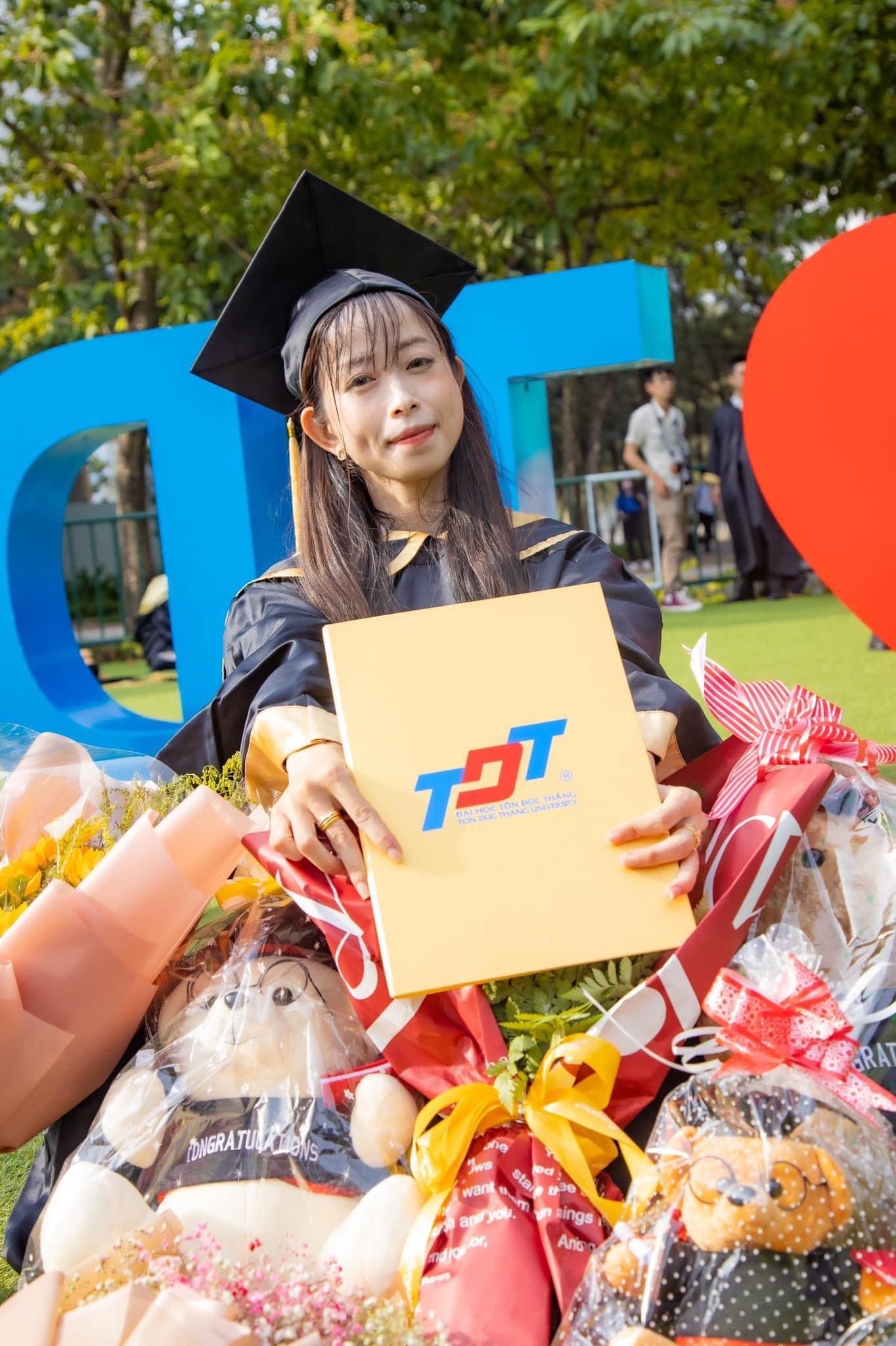 Tuyết Vân vừa tốt nghiệp ĐH Tôn Đức Thắng. Ảnh: Internet