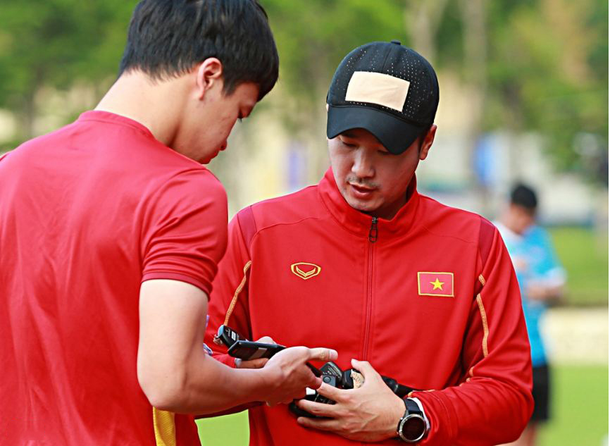 HLV Park Hang-seo áp dụng công nghệ hiện đại ở buổi tập của U23 Việt Nam