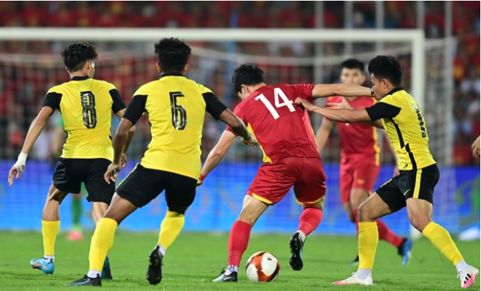 U23 Malaysia thi đấu áp sát và quyết liệt U23 Malaysia thi đấu áp sát và quyết liệt