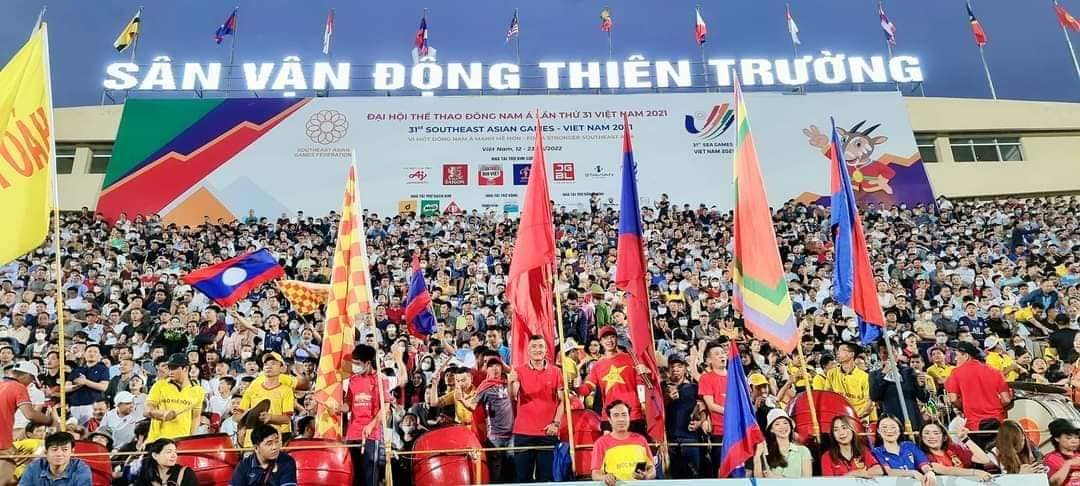 CĐV Nam Định để lại ấn tượng mạnh với truyền thông tại SEA Games 31. Ảnh: Internet