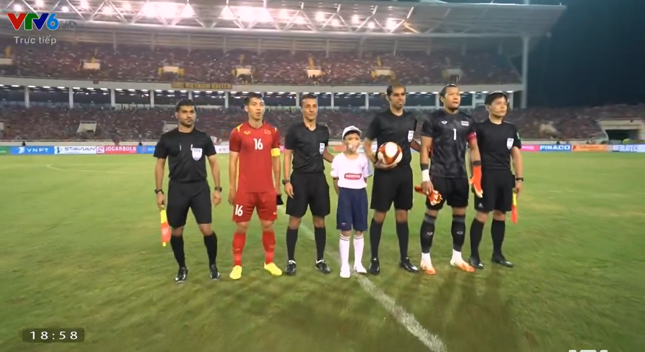 U23 Việt Nam 1-0 U23 Thái Lan: Mạnh Dũng tỏa sáng, U23 Việt Nam bảo vệ thành công tấm HCV SEA Games đầy cảm xúc - Ảnh 8 U23 Việt Nam 1-0 U23 Thái Lan: Mạnh Dũng tỏa sáng, U23 Việt Nam bảo vệ thành công tấm HCV SEA Games đầy cảm xúc - Ảnh 8
