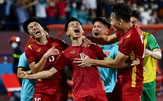 U23 Việt Nam 1-0 U23 Thái Lan: Mạnh Dũng tỏa sáng, U23 Việt Nam bảo vệ thành công tấm HCV SEA Games đầy cảm xúc - Ảnh 14 U23 Việt Nam 1-0 U23 Thái Lan: Mạnh Dũng tỏa sáng, U23 Việt Nam bảo vệ thành công tấm HCV SEA Games đầy cảm xúc - Ảnh 14