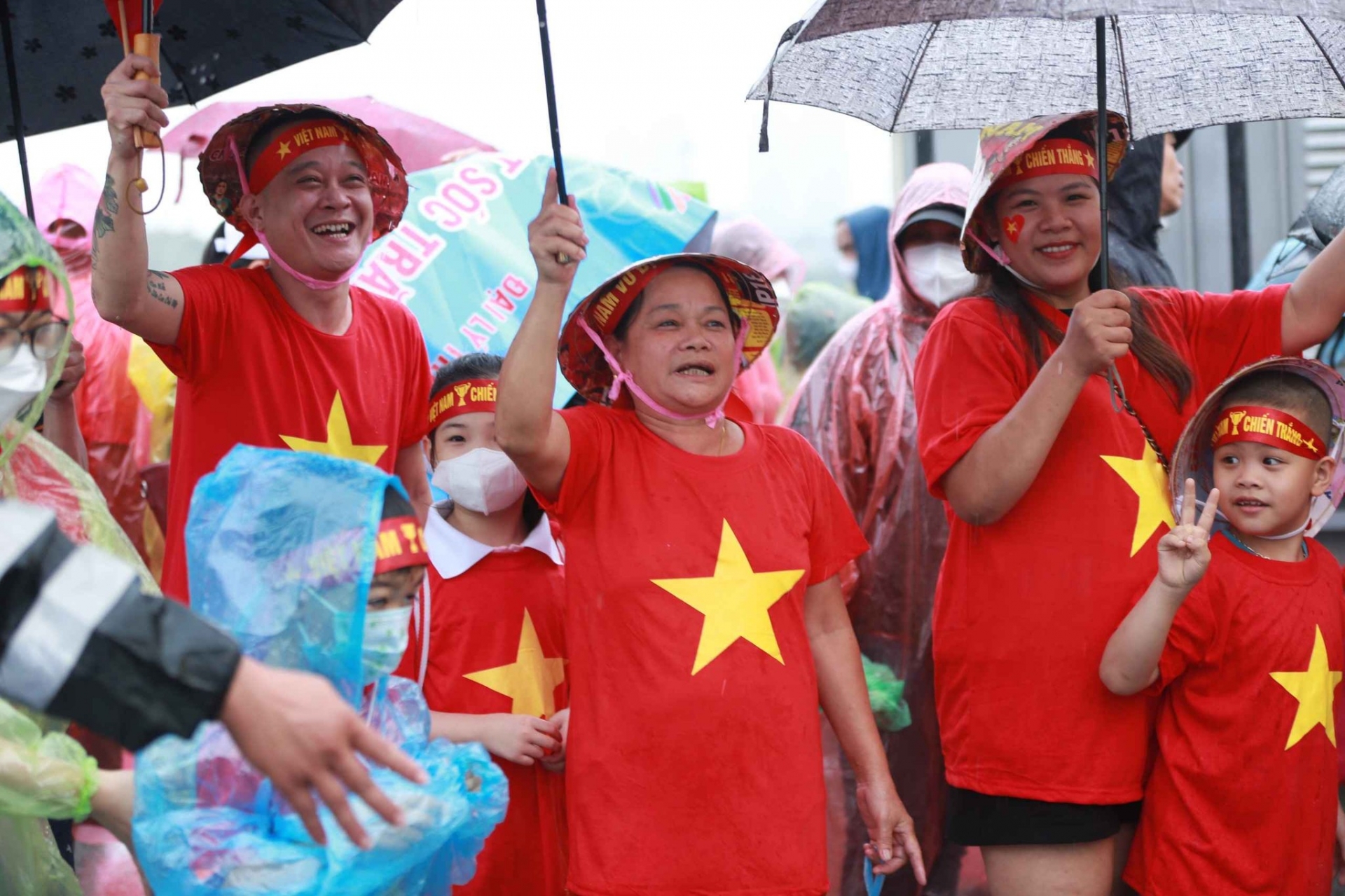 U23 Việt Nam 1-0 U23 Thái Lan: Mạnh Dũng tỏa sáng, U23 Việt Nam bảo vệ thành công tấm HCV SEA Games đầy cảm xúc - Ảnh 10 U23 Việt Nam 1-0 U23 Thái Lan: Mạnh Dũng tỏa sáng, U23 Việt Nam bảo vệ thành công tấm HCV SEA Games đầy cảm xúc - Ảnh 10