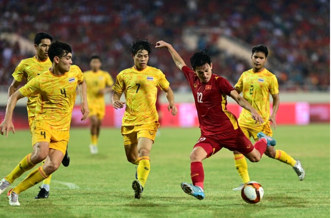U23 Việt Nam 1-0 U23 Thái Lan: Mạnh Dũng tỏa sáng, U23 Việt Nam bảo vệ thành công tấm HCV SEA Games đầy cảm xúc - Ảnh 5 U23 Việt Nam 1-0 U23 Thái Lan: Mạnh Dũng tỏa sáng, U23 Việt Nam bảo vệ thành công tấm HCV SEA Games đầy cảm xúc - Ảnh 5