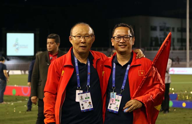 Trợ lý Lê Huy Khoa cùng thầy Park giành HCV SEA Games 2019. Ảnh: Internet Trợ lý Lê Huy Khoa cùng thầy Park giành HCV SEA Games 2019. Ảnh: Internet