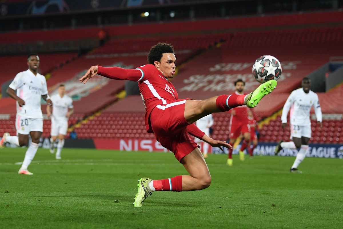 Arnold thể hiện sự lợi hại ở những quả tạt và những cú đá phạt. Ảnh: Internet