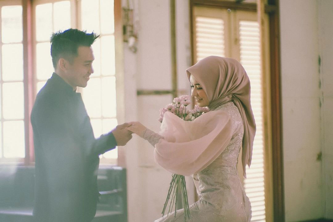 Witan Sulaeman hạn phúc cùng người vợ thân yêu. Ảnh: Internet