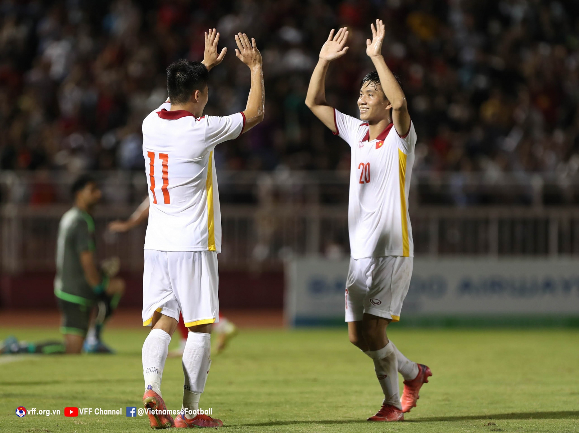 Tuấn Hải lập cú đúp, khép lại chiến thắng cho ĐT Việt Nam. Ảnh: VFF