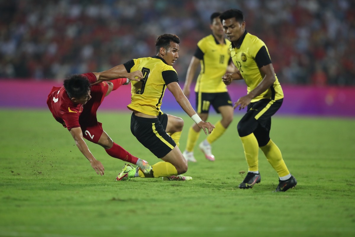 Văn Xuân dính chấn thương ở trận gặp Malaysia tại SEA Games 31. Ảnh: Internet Văn Xuân dính chấn thương ở trận gặp Malaysia tại SEA Games 31. Ảnh: Internet