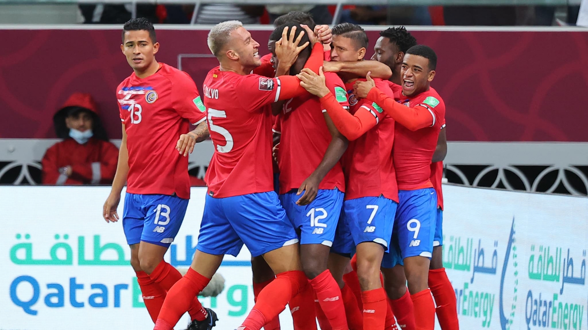 Costa Rica vươn lên dẫn bàn từ sớm. Ảnh: Internet Costa Rica vươn lên dẫn bàn từ sớm. Ảnh: Internet