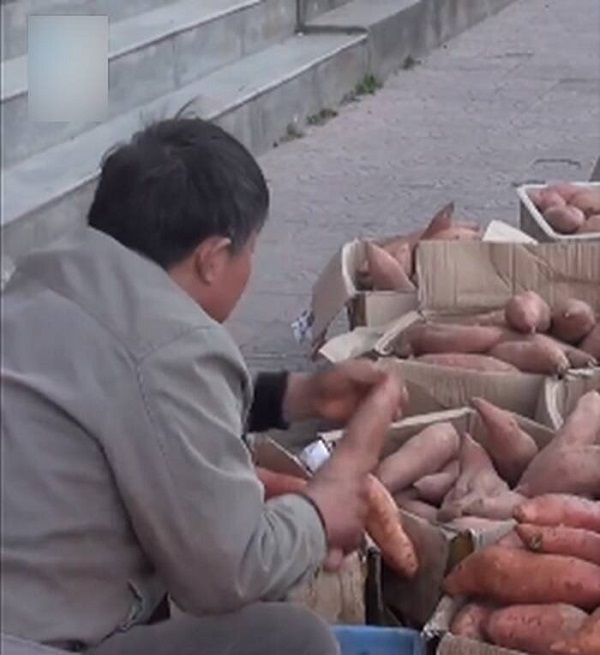 17 năm kiên trì bán khoai lang, người đàn ông tậu nhà 7 tỷ cho con trai - Ảnh 1 17 năm kiên trì bán khoai lang, người đàn ông tậu nhà 7 tỷ cho con trai - Ảnh 1