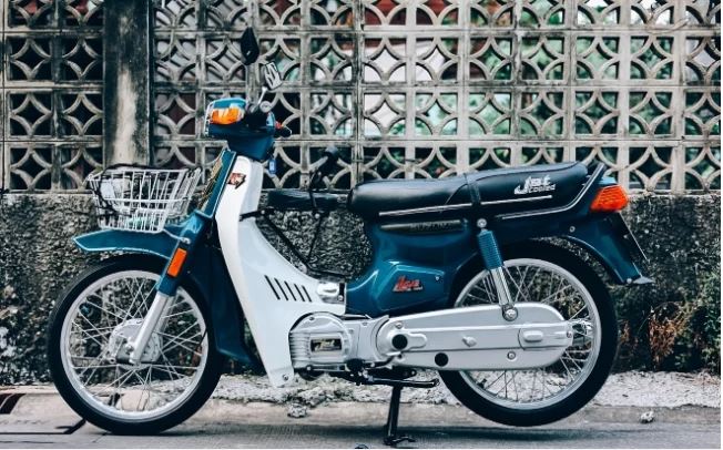 Tin xe hot nhất 27/1: Cận cảnh Scoopy 110 Fi, Huyền thoại Suzuki Bravo RC100 được hồi sinh - Ảnh 3 Tin xe hot nhất 27/1: Cận cảnh Scoopy 110 Fi, Huyền thoại Suzuki Bravo RC100 được hồi sinh - Ảnh 3