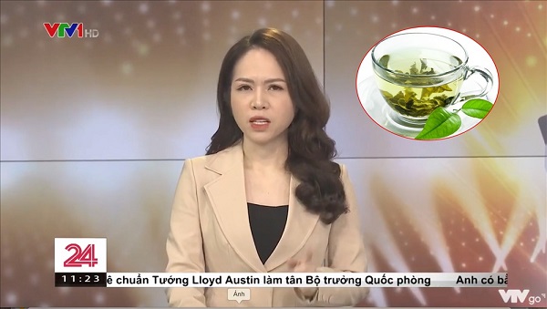 BTV Thư Hiền dẫn bản tin và nhắc tới 'trà xanh'