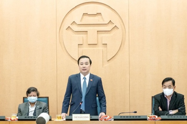 Phó chủ tịch UBND thành phố Hà Nội Chử Xuân Dũng chủ trì họp Ban chỉ đạo phòng chống dịch Covid-19 (ảnh Tuổi Trẻ)