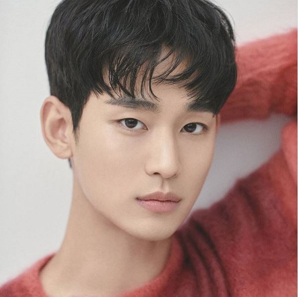 Kim Soo Hyun đăng ảnh nhòe nhoẹt cũng hút cả triệu lượt thả tim - Ảnh 2 Kim Soo Hyun đăng ảnh nhòe nhoẹt cũng hút cả triệu lượt thả tim - Ảnh 2