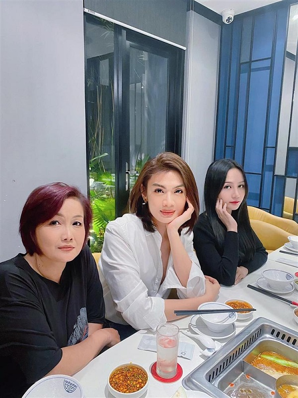 Nhan sắc 2 thế hệ nhà Đào Bá Lộc: Không ai qua nổi nam ca sĩ Nhan sắc 2 thế hệ nhà Đào Bá Lộc: Không ai qua nổi nam ca sĩ