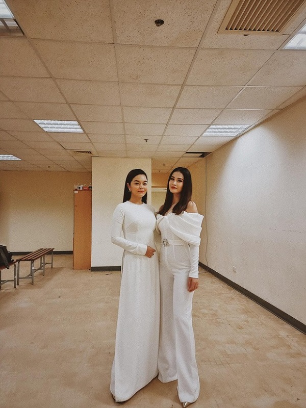 Đông Nhi khoe cận body sau 3 tháng sinh con, đọ sắc bất phân thắng bại cùng 'mẹ bỉm' Phạm Quỳnh Anh