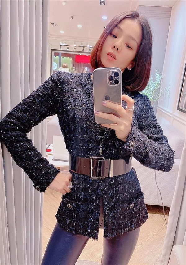 Khuyên người khác sống thật nhưng Lệ Quyên bị bóc ảnh 'ảo lòi' đến méo cả vạn vật.