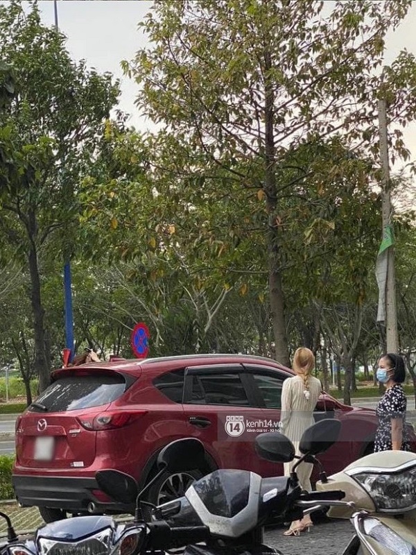 Không còn yêu Sơn Tùng, Thiều Bảo Trâm vẫn bị bắt gặp dùng đồ giống bạn trai cũ (ảnh Tri thức trực tuyến) Không còn yêu Sơn Tùng, Thiều Bảo Trâm vẫn bị bắt gặp dùng đồ giống bạn trai cũ (ảnh Tri thức trực tuyến)