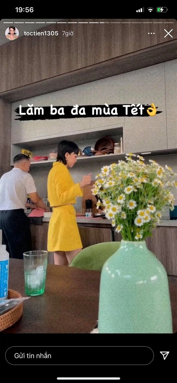 Giám đốc Hoàng Touliver ngầu là thế nhưng về nhà cũng thành 'cá con', cặm cụi phụ Tóc Tiên rửa bát ngày Tết như ai.