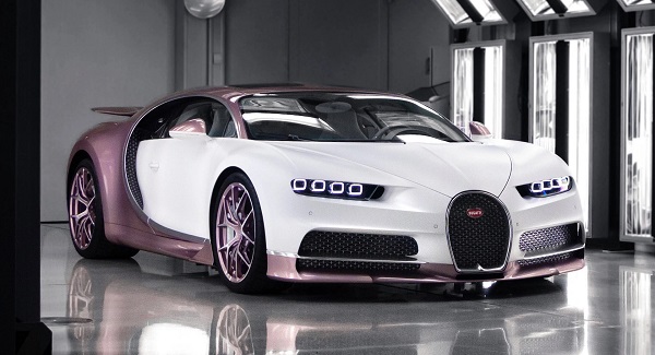 Chồng tặng vợ siêu xe Bugatti Chiron độc nhất vô nhị trị giá gần 3,4 triệu USD nhân dịp Valentine.